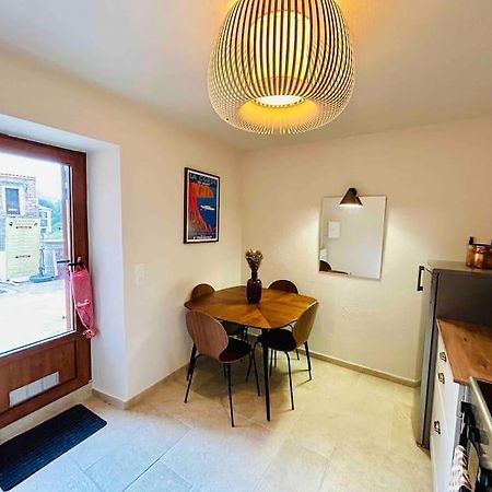 Charmant Petit Appartement Place De L Eglise Пьяна Экстерьер фото