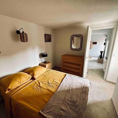 Charmant Petit Appartement Place De L Eglise Пьяна Экстерьер фото